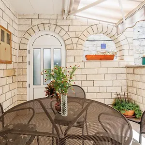  Apartment House Mirko- Center Of